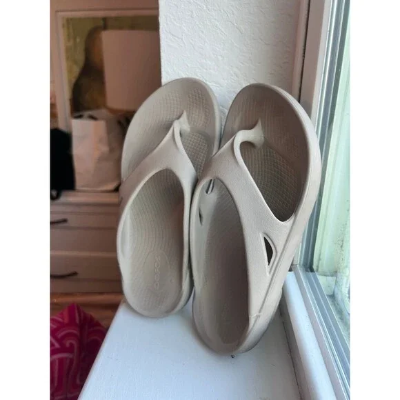 OOfos OOriginal Sandals in Nomad (Taupe/Tan) Men’s 5 | Women’s 7 - Picture 4 of 12